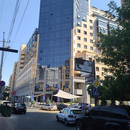 Pride Properties Welcomes You At 17 Buzant St 11-166 Yerevan Armenia ภายนอก รูปภาพ