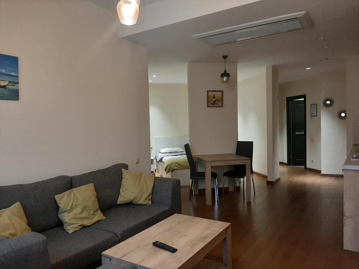 Pride Properties Welcomes You At 17 Buzant St 11-166 Yerevan Armenia ภายนอก รูปภาพ