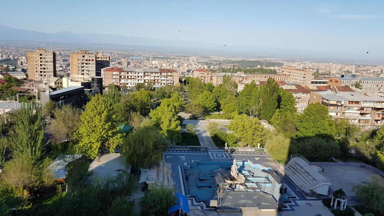 Pride Properties Welcomes You At 17 Buzant St 11-166 Yerevan Armenia ภายนอก รูปภาพ
