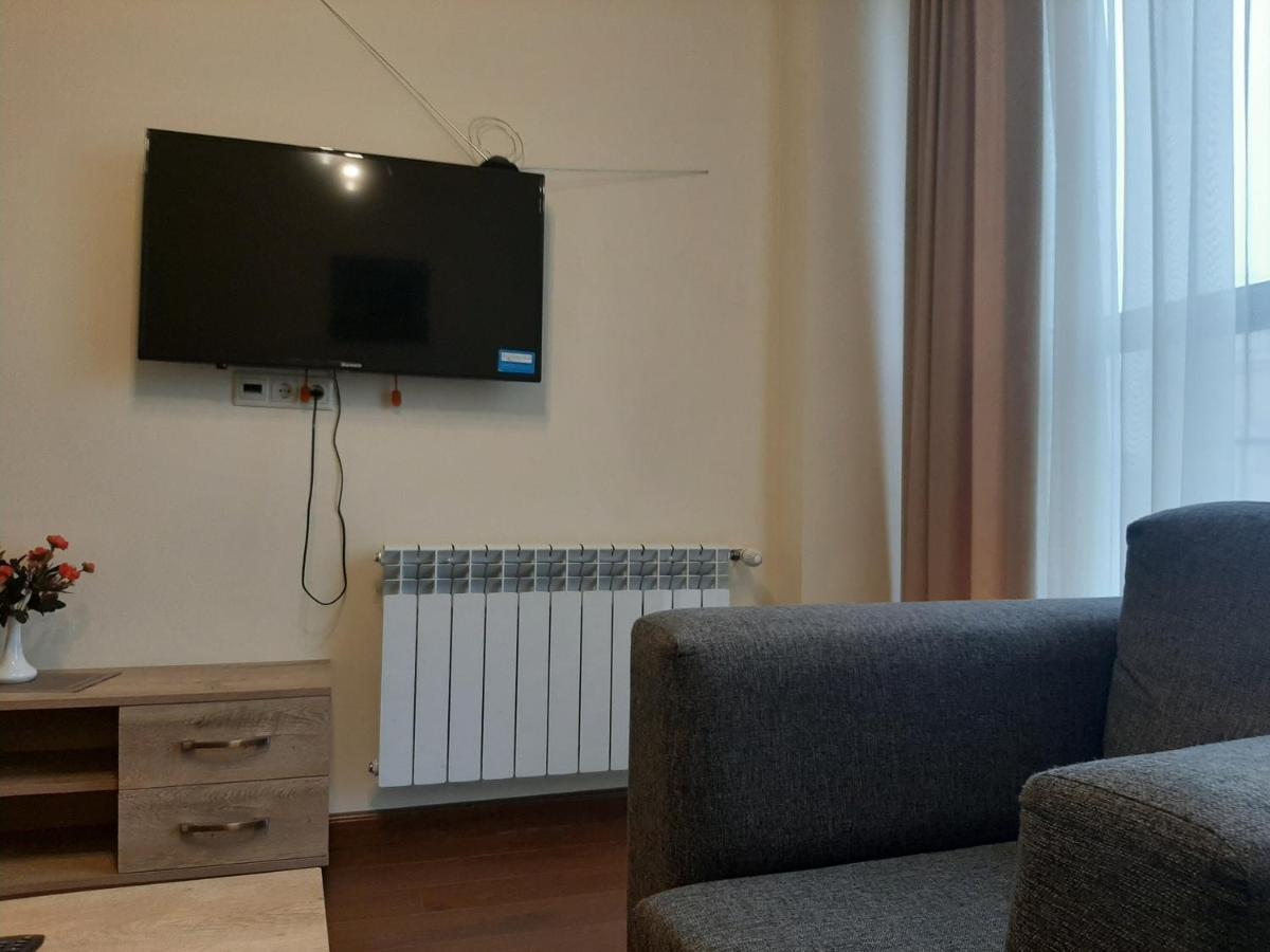 Pride Properties Welcomes You At 17 Buzant St 11-166 Yerevan Armenia ภายนอก รูปภาพ