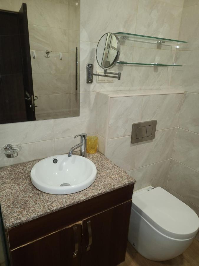 Pride Properties Welcomes You At 17 Buzant St 11-166 Yerevan Armenia ภายนอก รูปภาพ